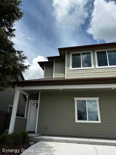 Main picture of 2117 Dennis Ln