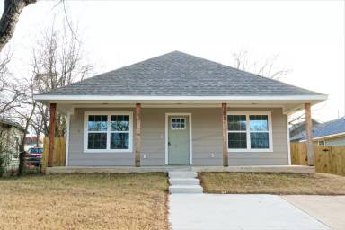 Main picture of 222 W Munson St