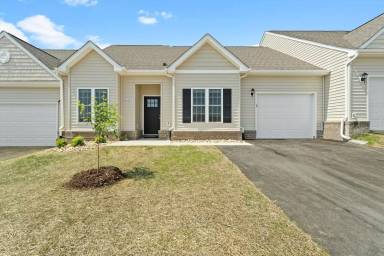 Main picture of 6682 Jojo Ln