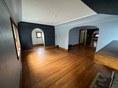 Main picture of 1312 S 73rd St
