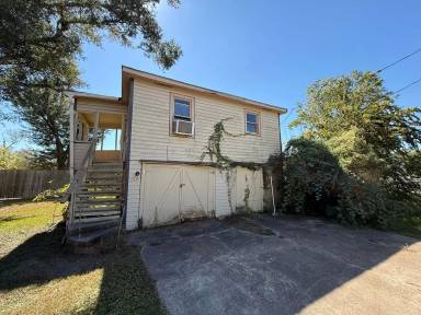 Main picture of 417 W Logan St