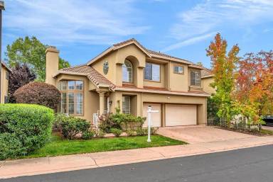 Main picture of 221 Victory Cir