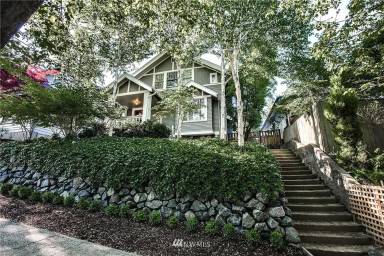 Main picture of 115 W Smith St