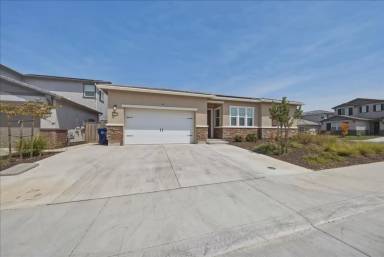 Main picture of 12725 Parakeet Way