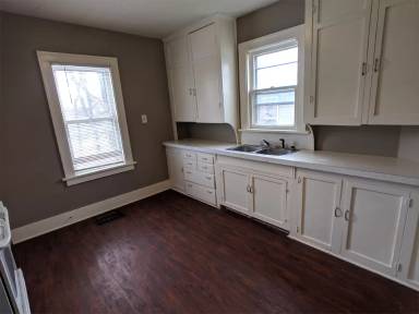 Main picture of 233 S Pearl St