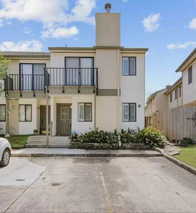 Main picture of 3500 E Simcoe St