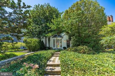 Main picture of 912 Green St