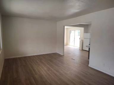 Main picture of 5614 Euclid Ave NE