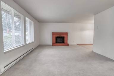 Main picture of 3903 E 18th St