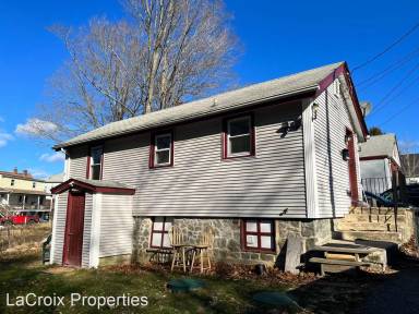 Main picture of 907R Main St