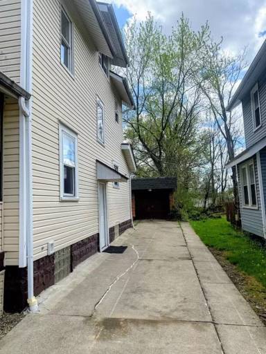 Main picture of 596 Stanton Ave