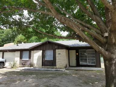 Main picture of 3200 Forestdale Ln