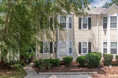 Main picture of 2499 Valley Cove Dr