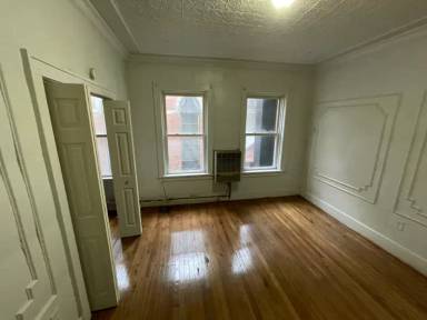 Main picture of 604 State St