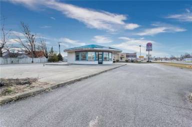 Main picture of 2630 Broadway St