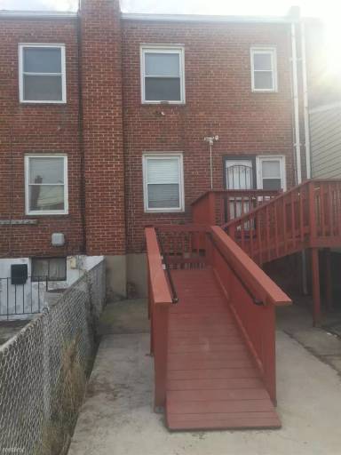 Main picture of 3770 Ravenwood Ave