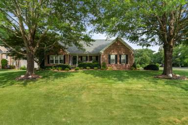 Main picture of 61 Kirby Ln