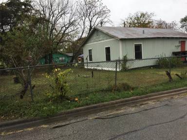 Main picture of 1100 Chihuahua St