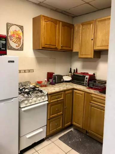 Main picture of 27 Leroy Pl