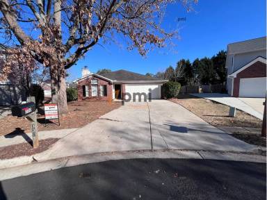 Main picture of 330 Lakeview Trl