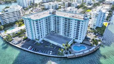 Main picture of Island Pointe