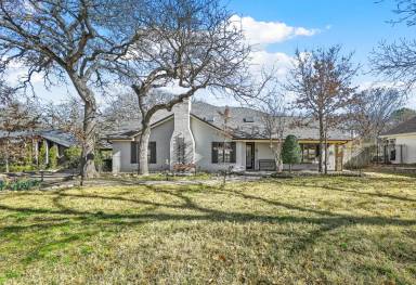 Main picture of 9 Meadowbrook Ln