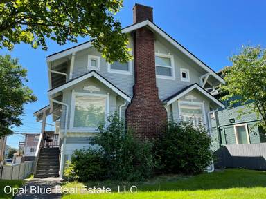 Main picture of 2418 Hoyt Ave