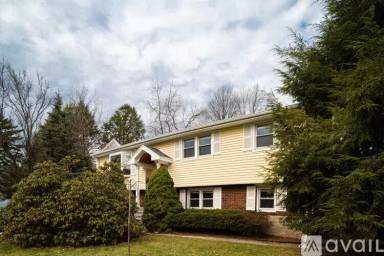Main picture of 91 Woodside Ln