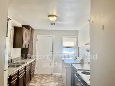 Main picture of 3000 NW 27th St