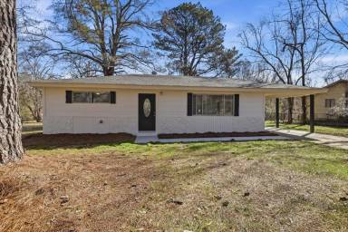 Main picture of 126 Joanie St