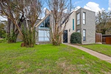 Main picture of 2100 Fleur de Lis Ct