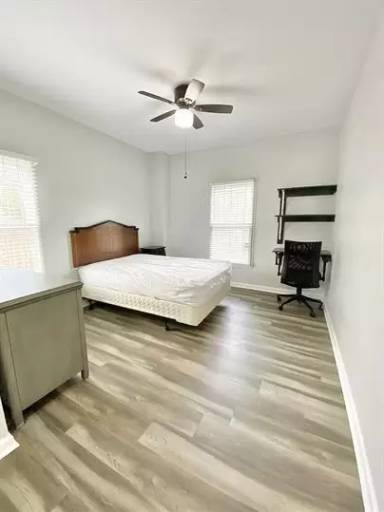 Main picture of 633 Parsons St SW