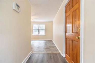 Main picture of 885 S Stephens St