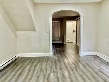 Main picture of 831 S 59th St
