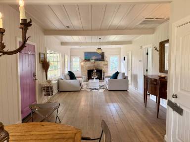 Main picture of 2099 Emigrant Creek Rd
