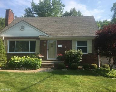 Main picture of 122 Royal Ave