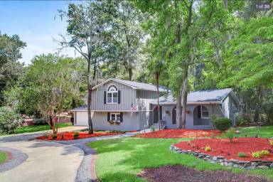 Main picture of 403 Fairington Dr