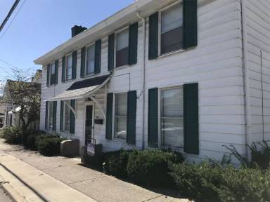 Main picture of 301 S Broadway St