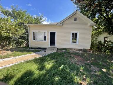 Main picture of 1609 Fowler Pl