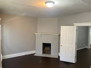 Main picture of 76 E 2nd St