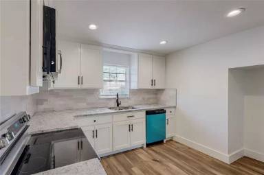 Main picture of 1501 15th St NE