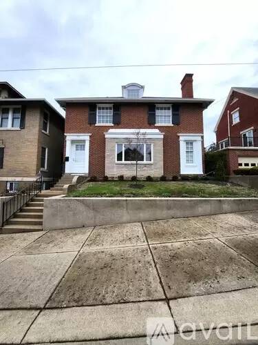Main picture of 153 E Chestnut St