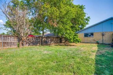 Main picture of 2051 Kings Rd