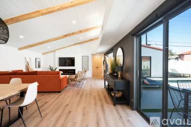 Main picture of 45035 Palm St