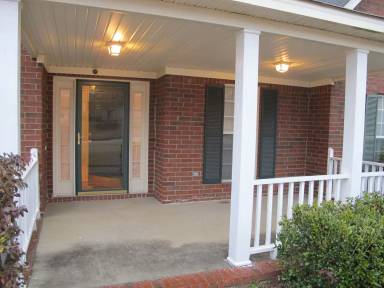 Main picture of 600 Surrey Ln