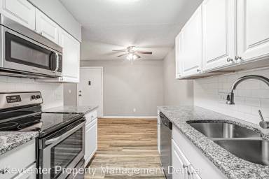 Main picture of Golden Pines Condominiums