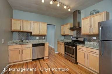 Main picture of 1235 W Winona St