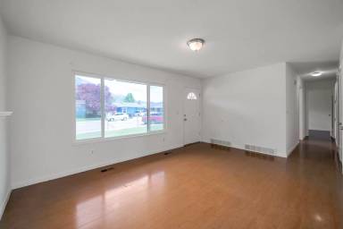 Main picture of 1662 S 400 W