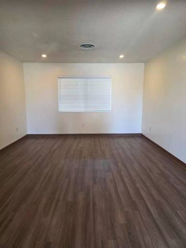 Main picture of 3824 Christmas Tree Ln