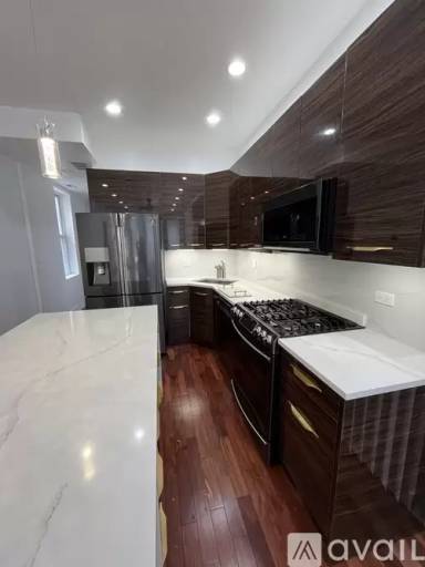 Main picture of 2550 W Iowa St